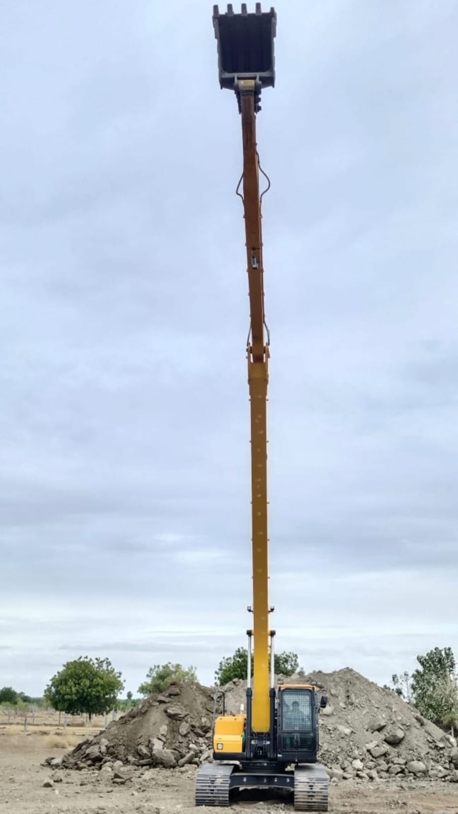 Long-arm excavator deep reach — Tamil Nadu — VSK Siva Contractors