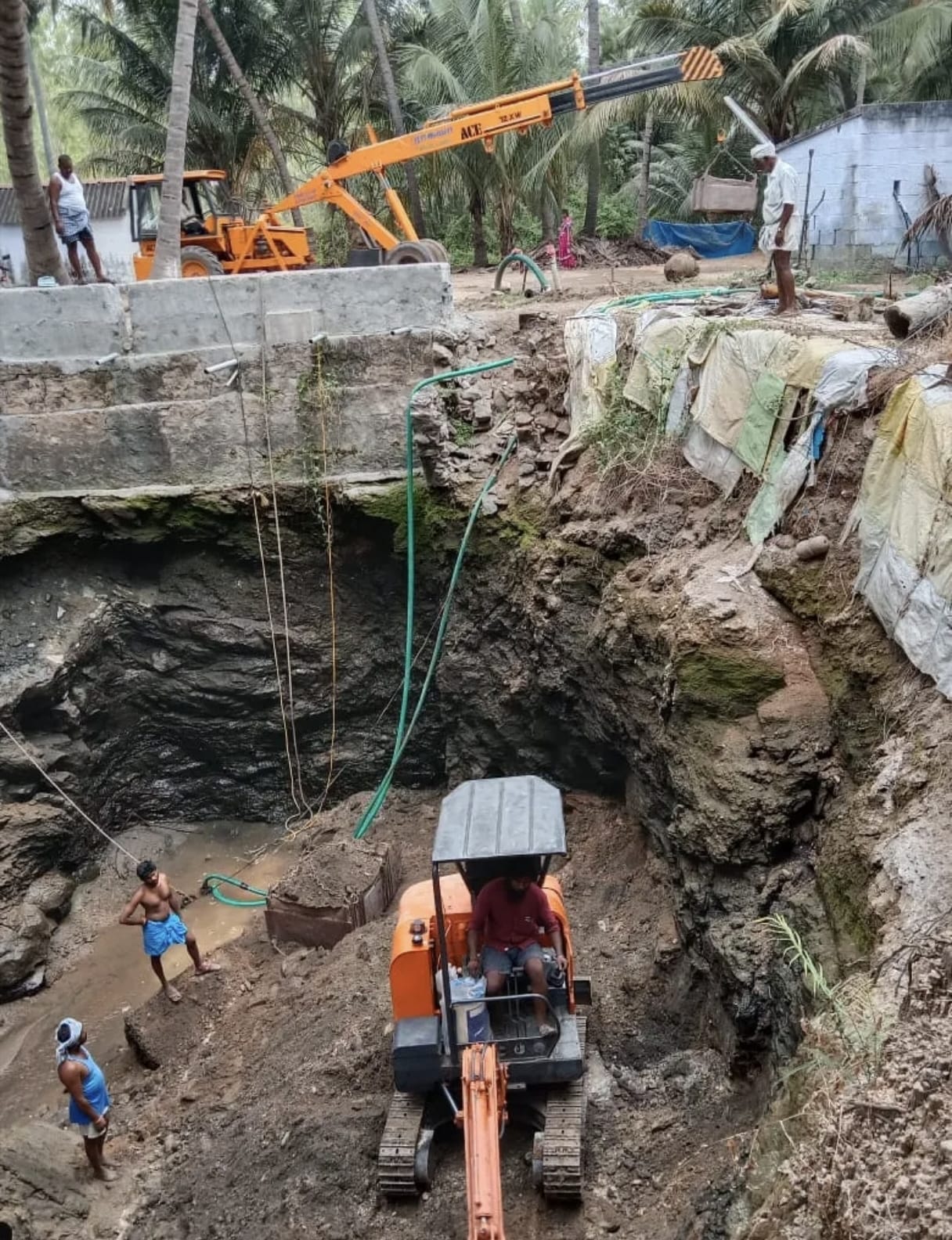 Team at well site — Tamil Nadu — VSK Siva Contractors